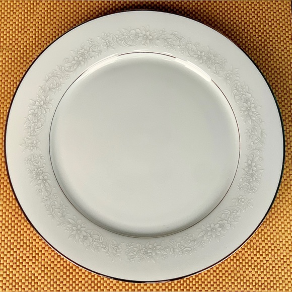 Vintage Discontinued Noritake Cumberland Dinner Plate Replacement - Picture 5 of 15